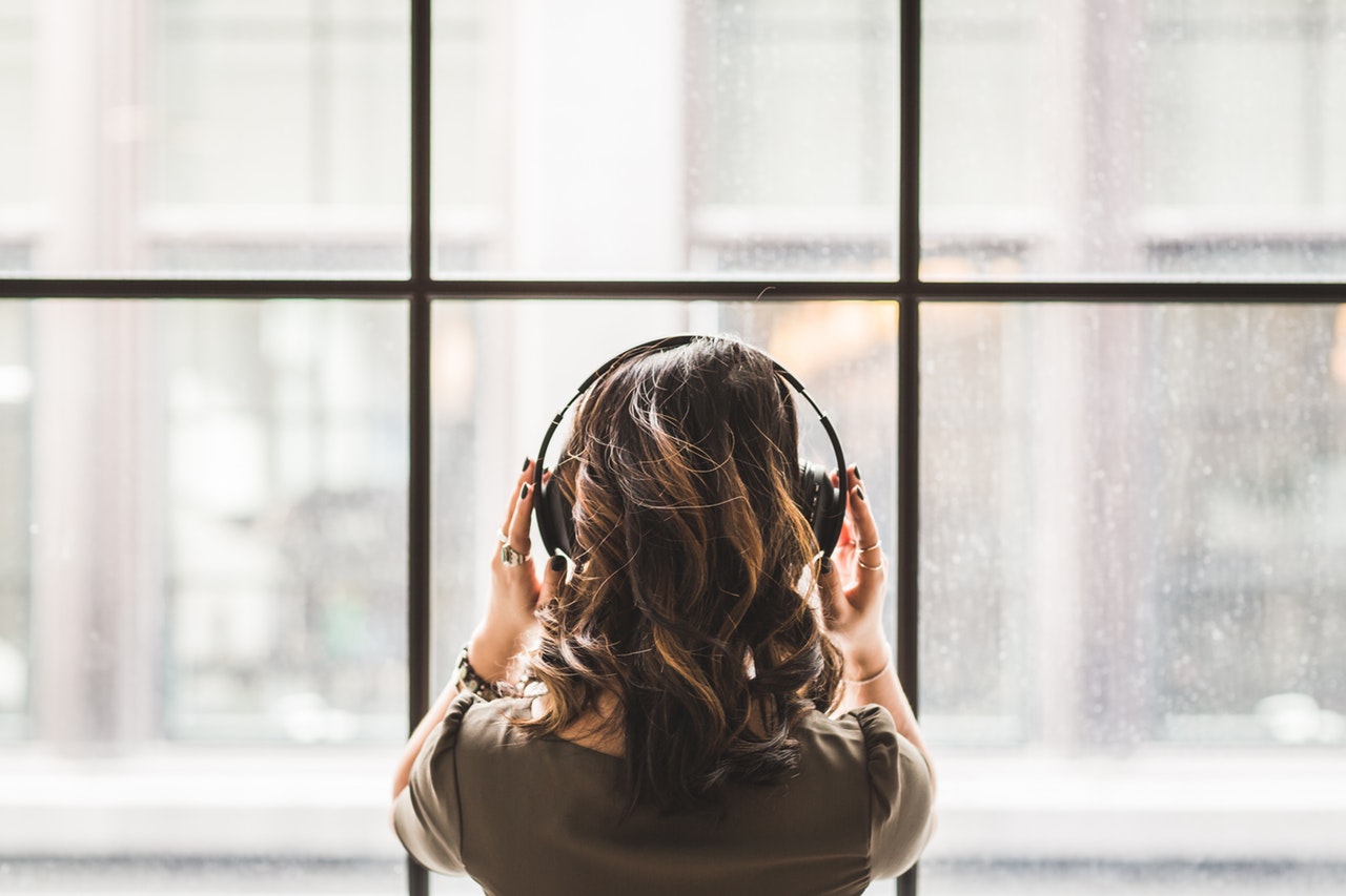 woman listens to music