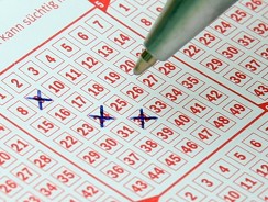 Understand how the 49s lottery draw works